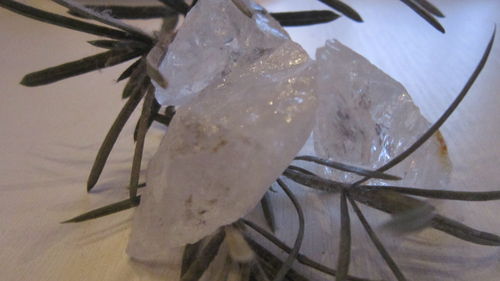 Bergkristall, naturbelassene Edelstein-Chips